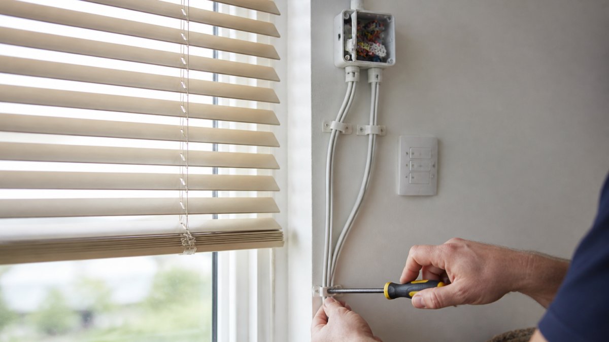 Are There Good Alternatives to Hardwired Smart Blinds?