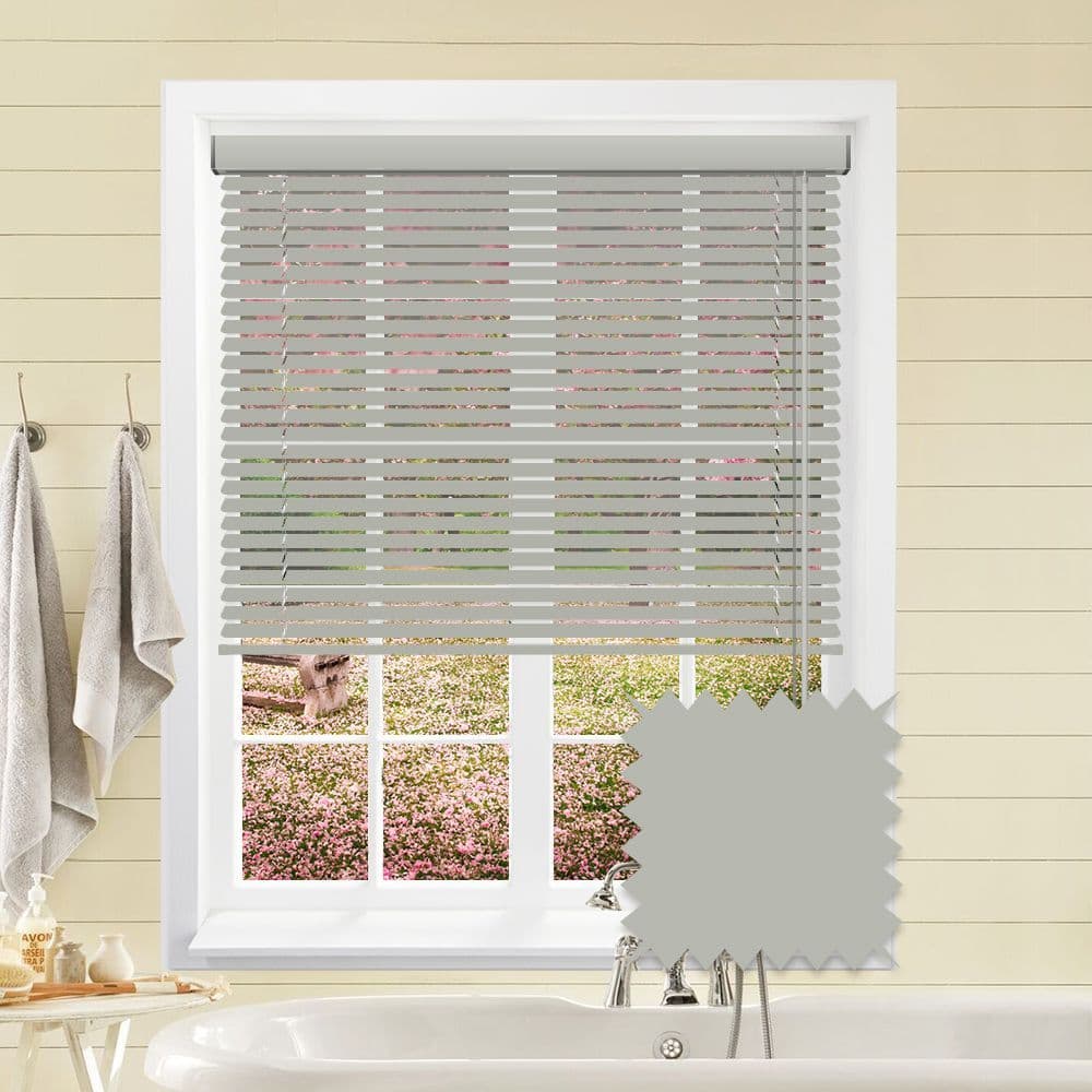 Light Grey Gloss Aluminium venetian blind in Atmosphere